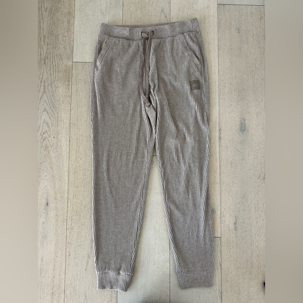 ALO Muse Sweatpants ribbed knit super soft L gravel - Picture 4 of 8